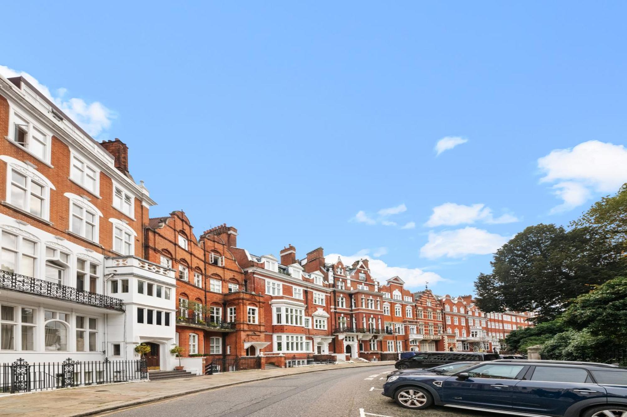 Sg, Elegant Knightsbridge By Harrods